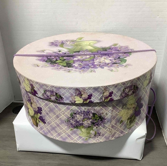 Elegant Cream Floral Women's Hat - Picture 7 of 8